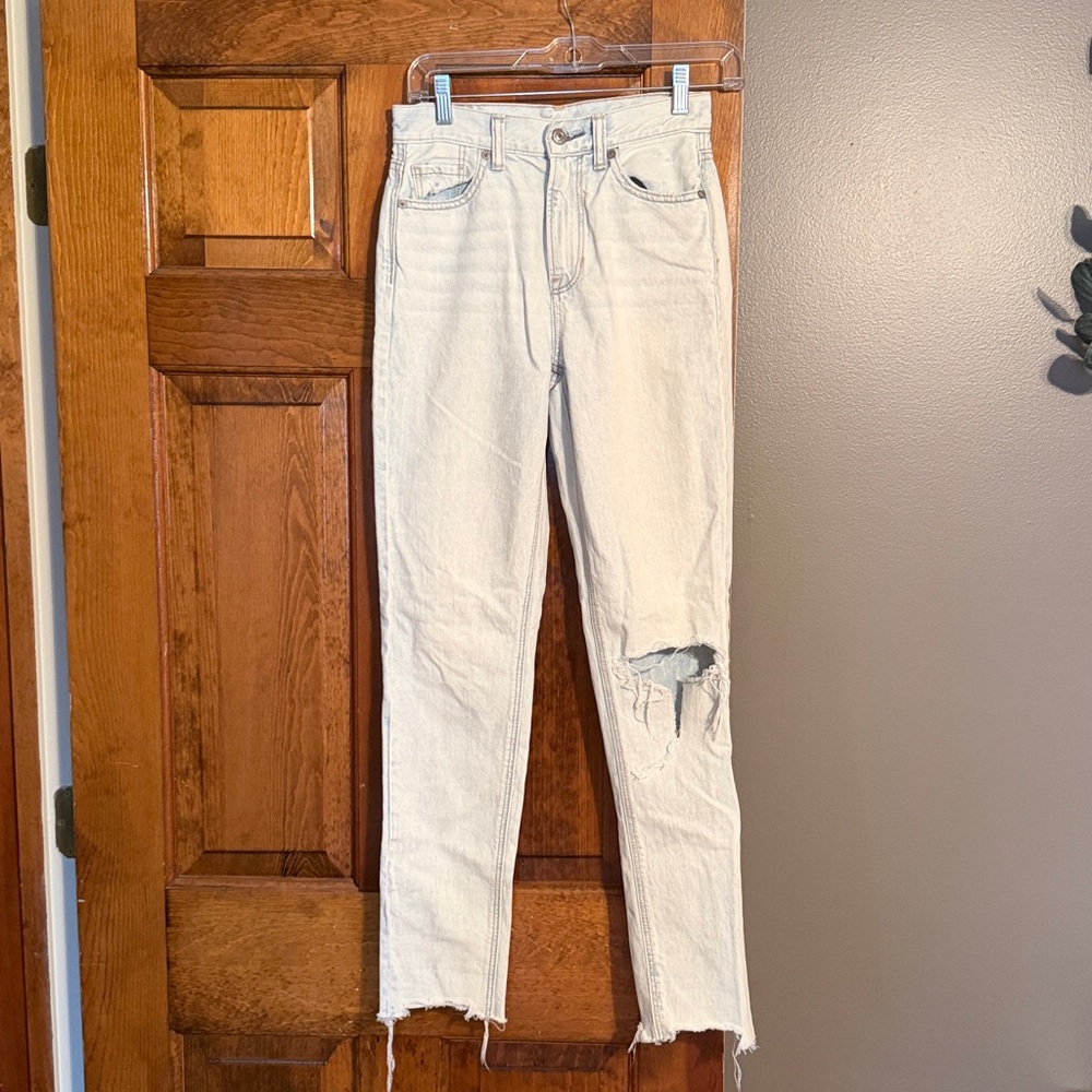 American Eagle distressed mom jean